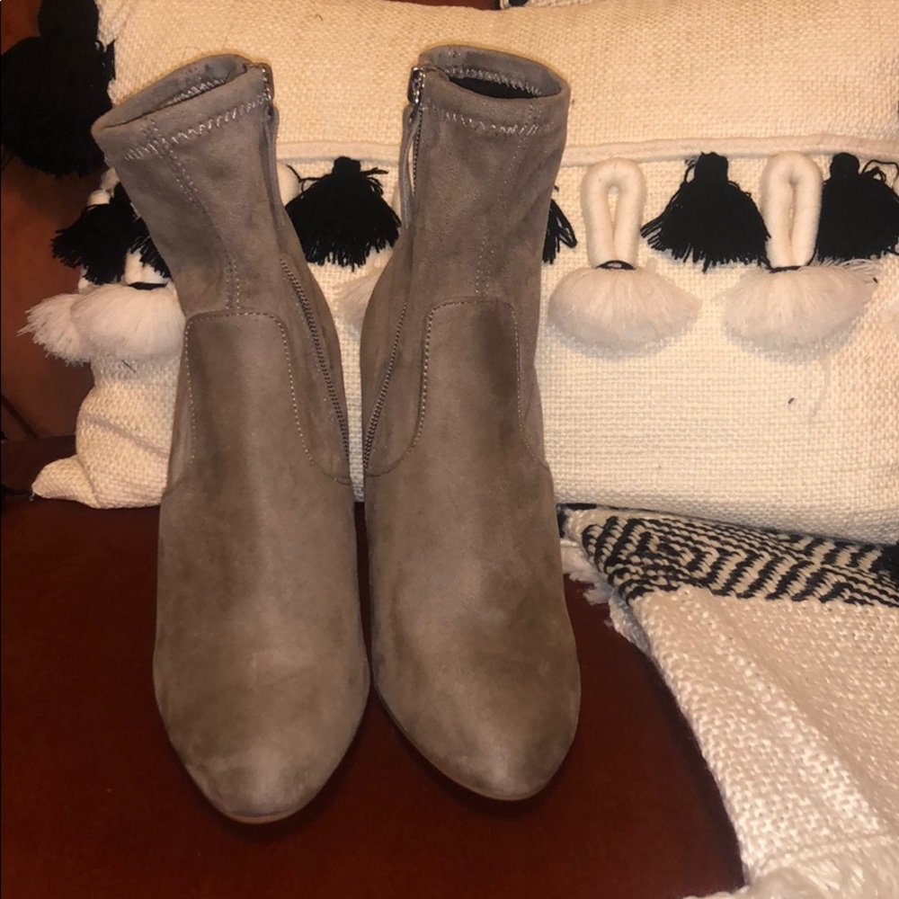 Steve Madden Suede Echo Bootie NWOT